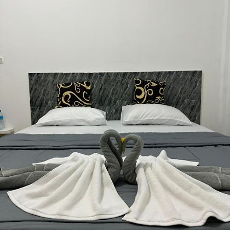 Black Sweet Homestay Dua Гили-Эйр Экстерьер фото
