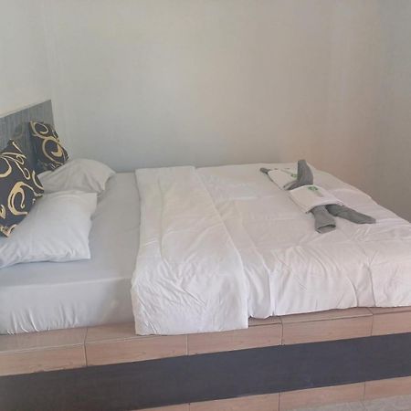 Black Sweet Homestay Dua Гили-Эйр Экстерьер фото