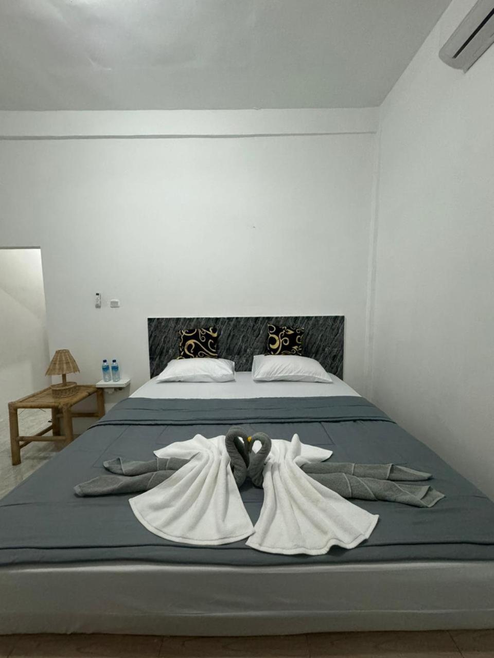 Black Sweet Homestay Dua Гили-Эйр Экстерьер фото