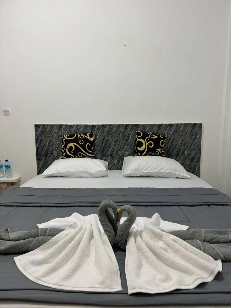 Black Sweet Homestay Dua Гили-Эйр Экстерьер фото