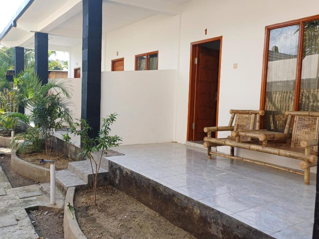 Black Sweet Homestay Dua Гили-Эйр Экстерьер фото